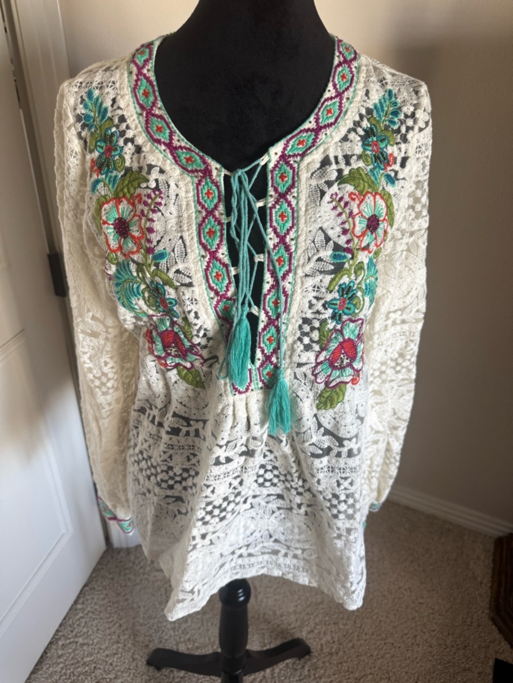 Double D Ranch Ivory Crochet Tunic Turquoise & Pink Embroidery Beaded Medium